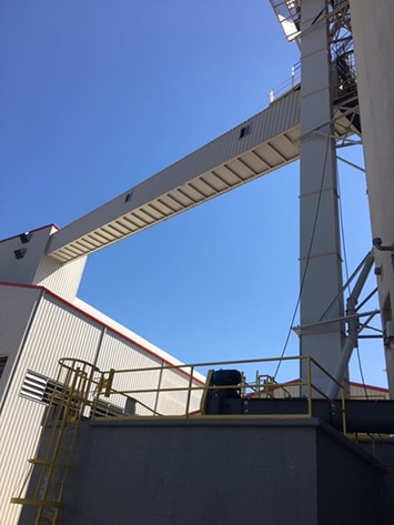 Bucket Elevator for Conveying Glass Cullet and Sand at Cardinal FG in Durant, OK - KWS