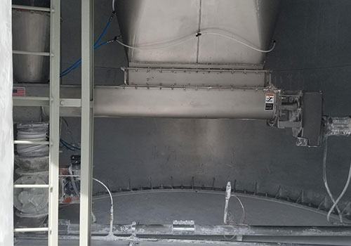 Mass Flow Silo Transition and Screw Feeder for Metering Calcium Carbonate at Inteplast Group in Lolita, TX - KWS Manufacturing