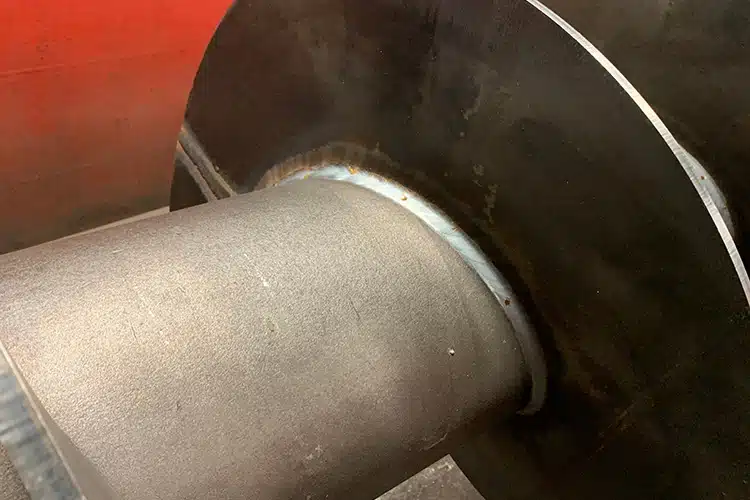 Continuous Welding on Carrying Side Connects Flighting to Center Pipe