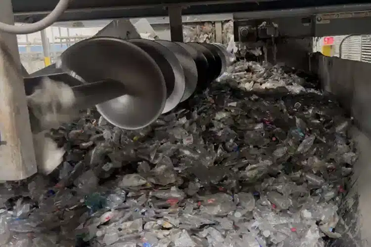 Leveling Screws Provide Consistent Material Distribution