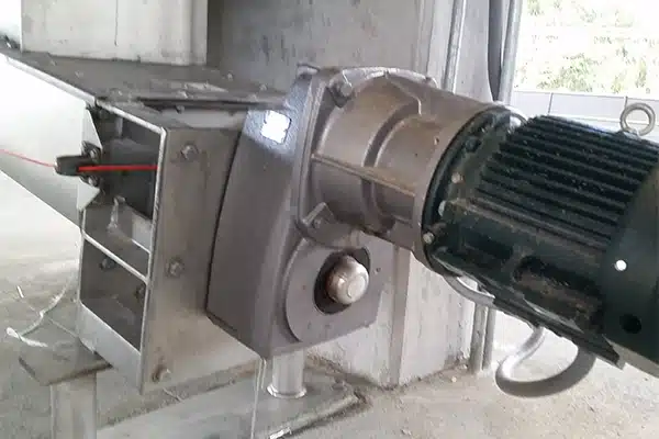 Screw Conveyor with Gear Reducer and Motor Can Be Anchored Directly to Foundation