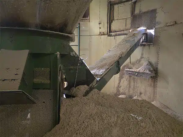 Leakage from Aging Screw Feeders Caused Housekeeping and Maintenance Issues