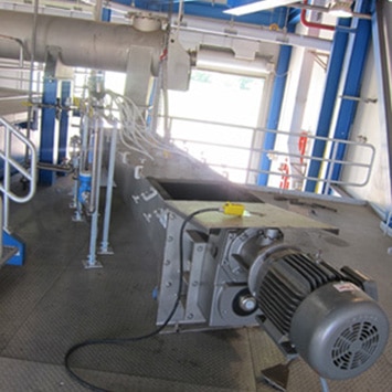 Mixing Dried Biosolids with De-Dusting Agent for Efficient Load Out at The North Shore Sanitary District - KWS Manufacturing
