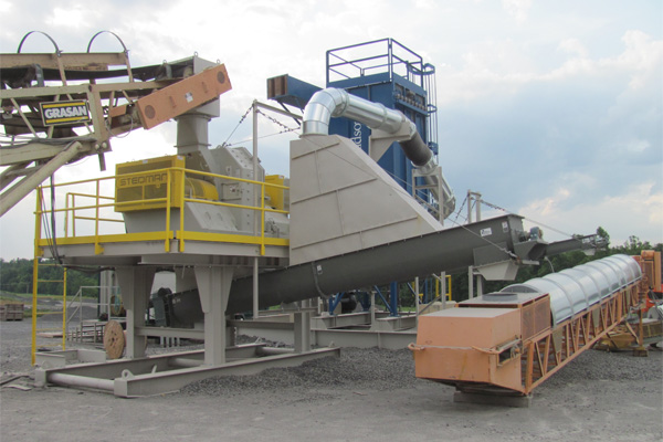 Screw Conveyor Transfers Pulverized Limestone from Mill to Belt Conveyor