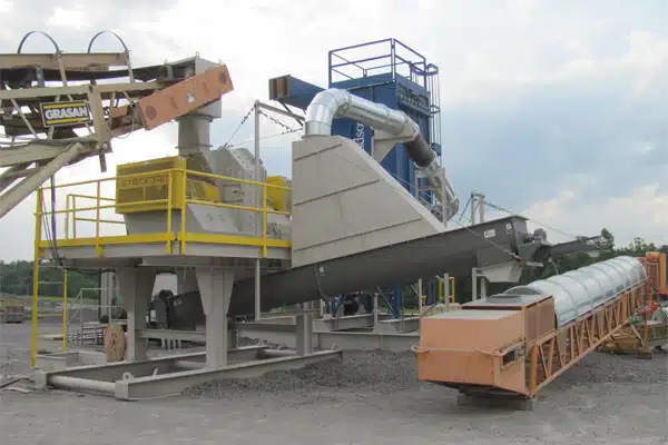 Screw Conveyor Transfers Pulverized Limestone from Mill to Belt Conveyor