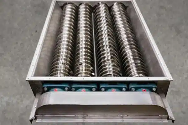 4 Screw Live Bottom Feeder with Single Motor/ Gear Reducer and Chain Drives